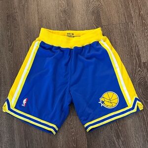 Mitchell & Ness 1995-96 Royal Road
Authentic Shorts